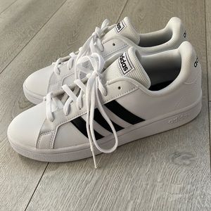 Brand New Women’s Adidas Superstars Size 7